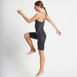 FINIS HydroX ClosedBack Black -Aqua Shop 1.10.044 Black Usage.Main 02