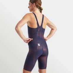 FINIS HydroX Navy ClosedBack -Aqua Shop 1.10.044 Navy Studio.Main 06 64725c95 df60 4391 b45c 748074ef851d